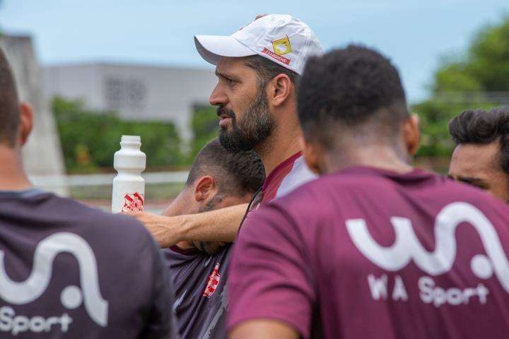 Eduardo Allax não é mais técnico do Bangu