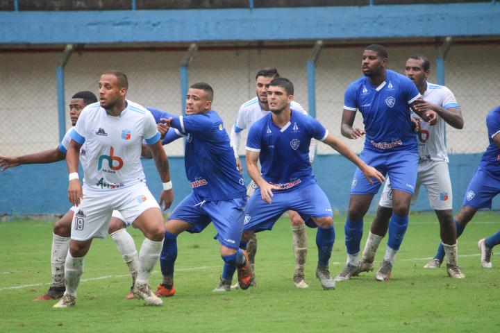 Angra vence e mantém chances de classificação
