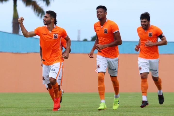 Nova Iguaçu goleia e chega a mais uma semifinal