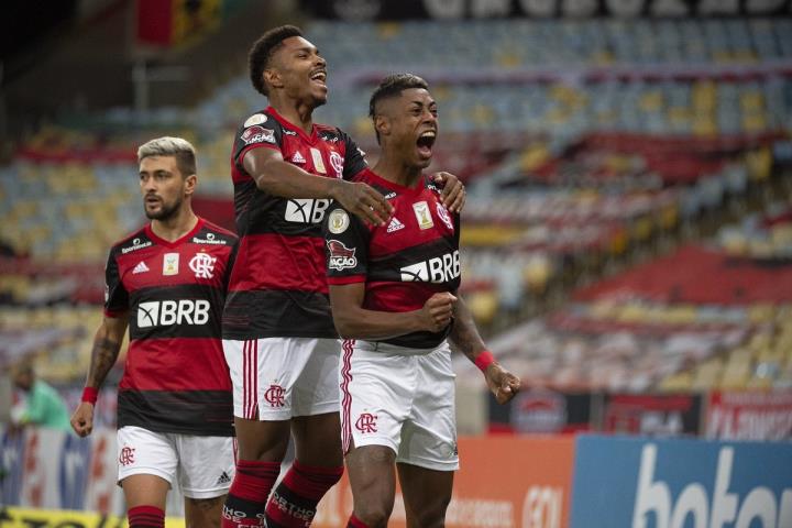 Fla reencontra o caminho das vitórias