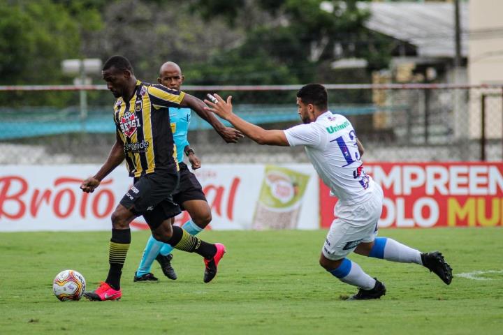 Voltaço empata e fica mais longe da vaga