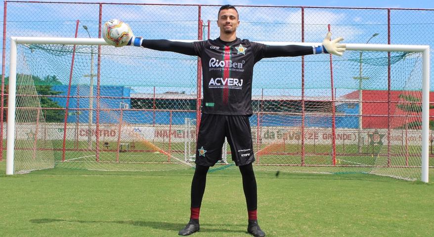 Lusa anuncia a volta do goleiro Milton Raphael