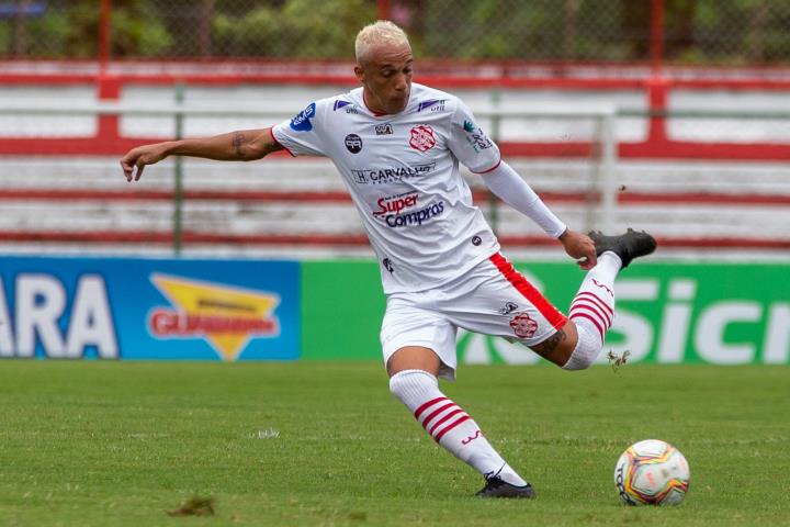 Juan Felipe destaca momento do Bangu e readaptação ao futebol brasileiro