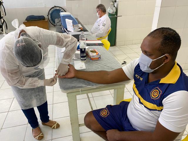 Atletas e comissão técnica do Madureira realizam testes do Covid-19