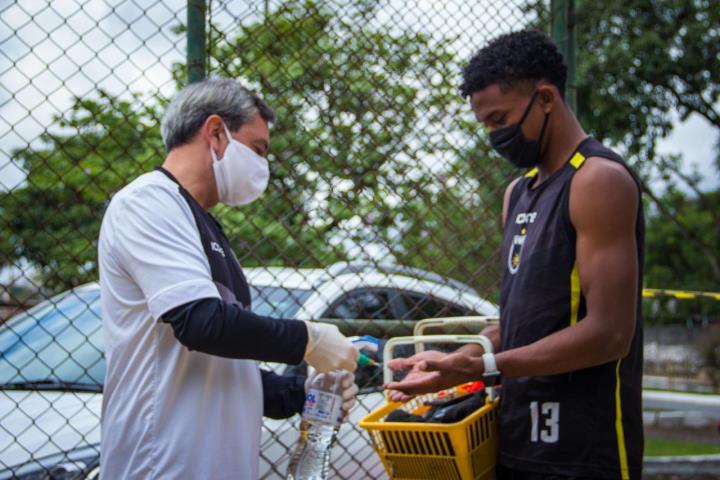 Voltaço retorna aos treinamentos no CT Oscar Cardoso