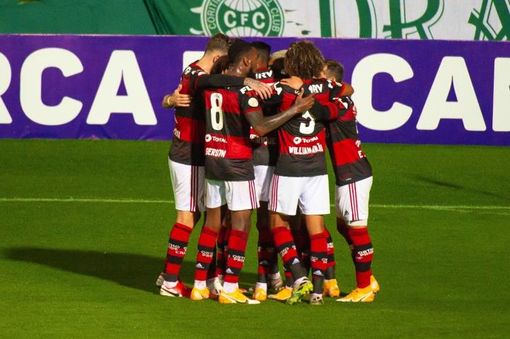 Flamengo vence a primeira no Brasileirão
