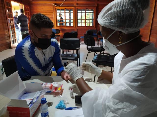 Serrano faz testes no elenco na prevenção contra o Covid-19