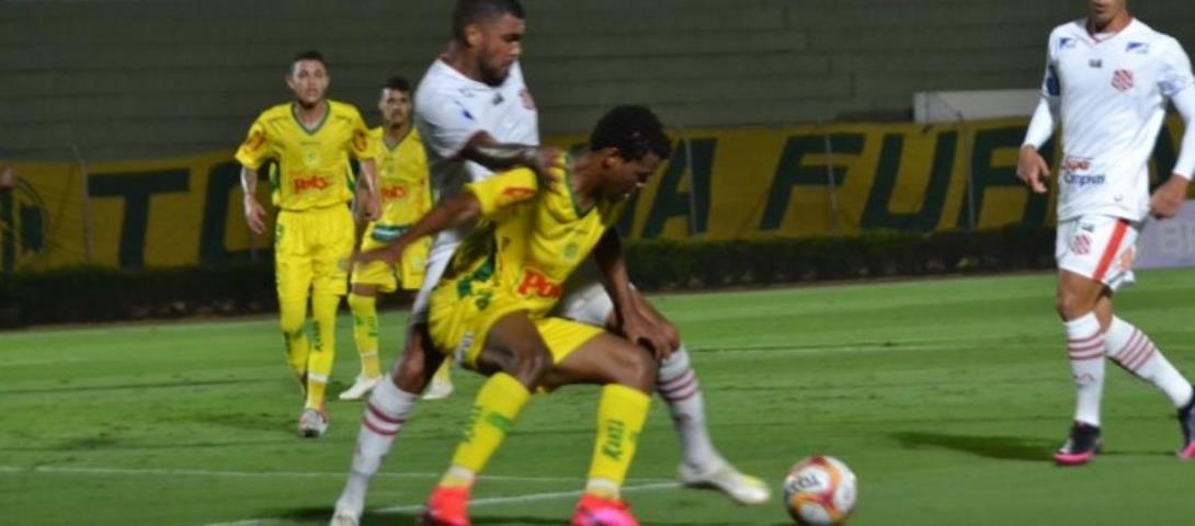Bangu sai na frente, mas sofre empate