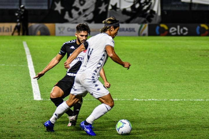 Bota elimina o Vasco e segue na Copa do Brasil