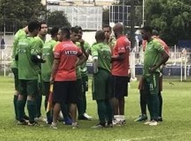 Frizão se reapresenta pensando no Americano