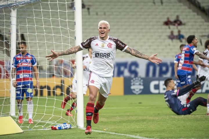 Fla goleia o Fortaleza e assume a vice-liderança do Brasileirão