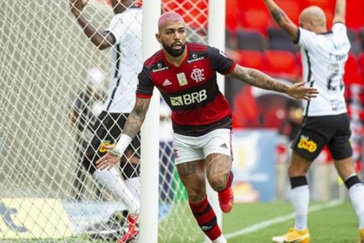 Fla vence o Corinthians e segue na cola do Inter