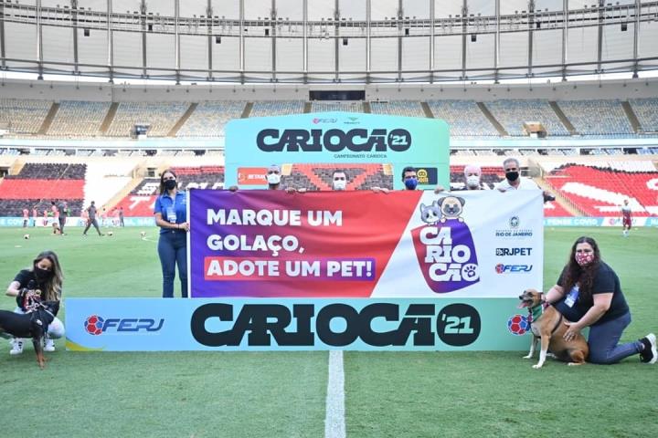 CarioCão entra em campo antes do Fla-Flu