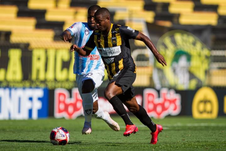 Voltaço derrota o Macaé e volta à liderança