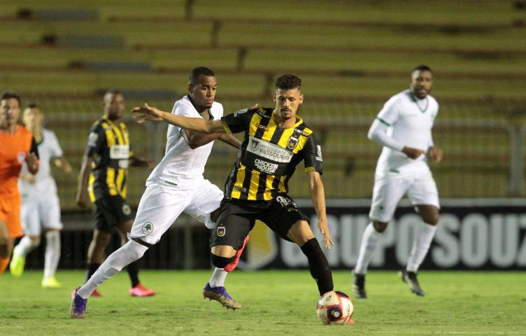 Voltaço bate o Boavista e volta pra segundo