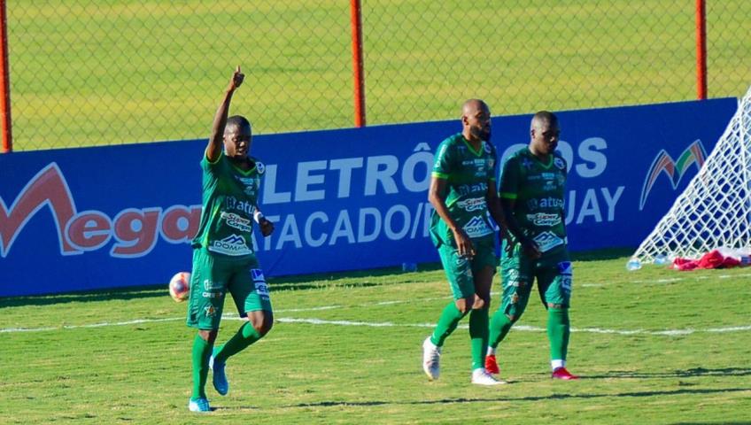 Lusa goleia e fica perto da classificação para as semifinais