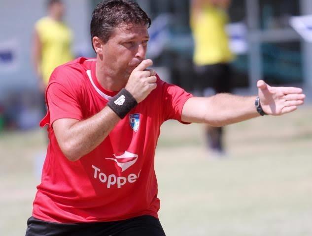 Maurício Machado Coelho Júnior apita a final da Taça Santos Dumont