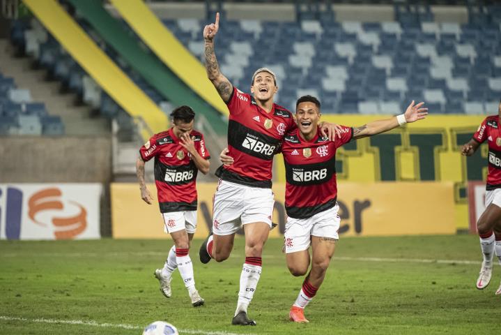 Flamengo bate o Cuiabá se aproxima do G4 do Brasileirão