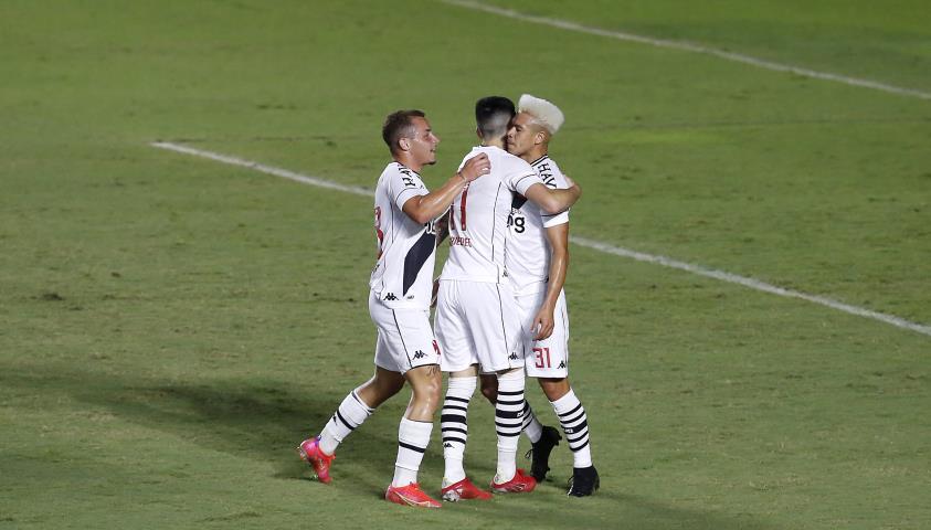 Vasco goleia e encosta no G4 da Série B