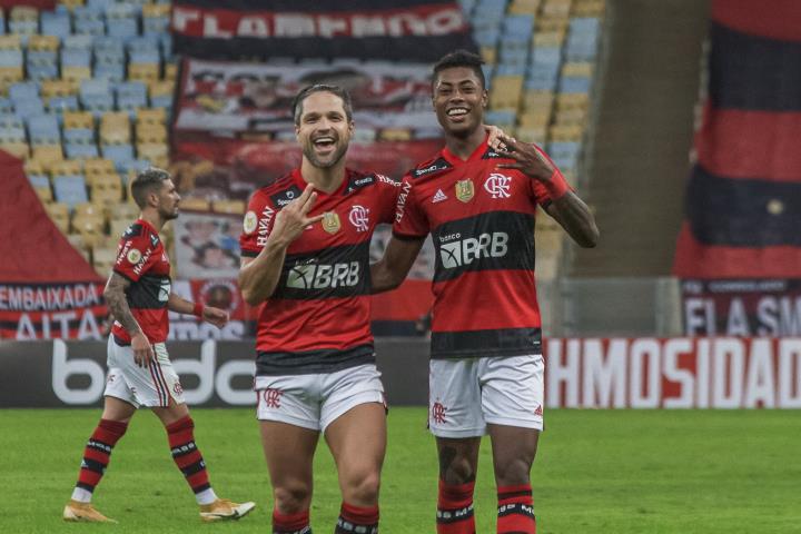 Com "hat-trick" de Bruno Henrique, Fla atropela o São Paulo