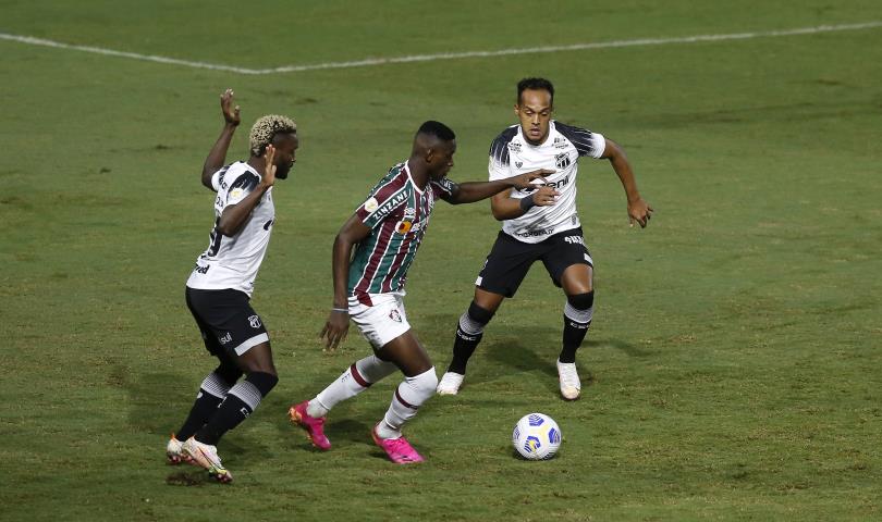 Flu empata em São Januário