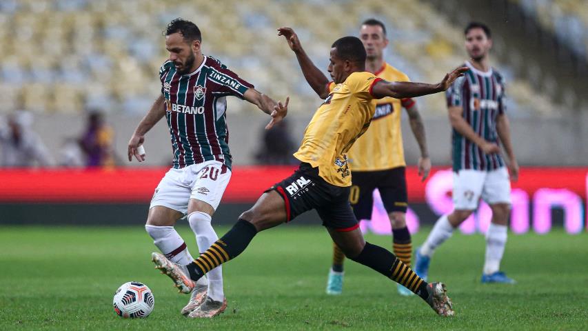 Flu empata e segue vivo na Libertadores
