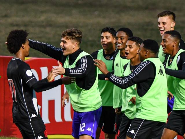 Sub-17: Vasco abre boa vantagem na final do Brasileiro