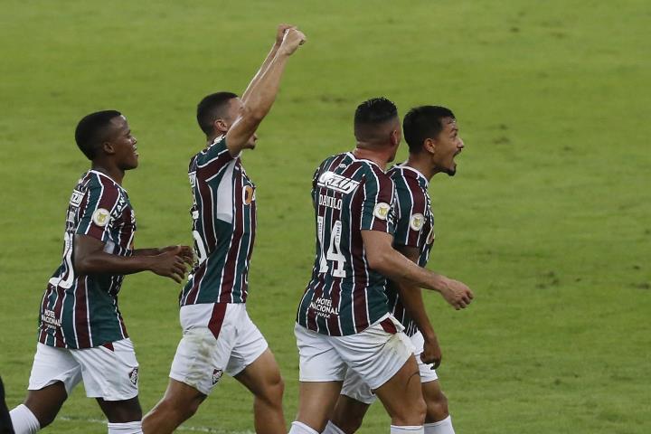 Fluminense derrota o Bahia e respira no Brasileirão