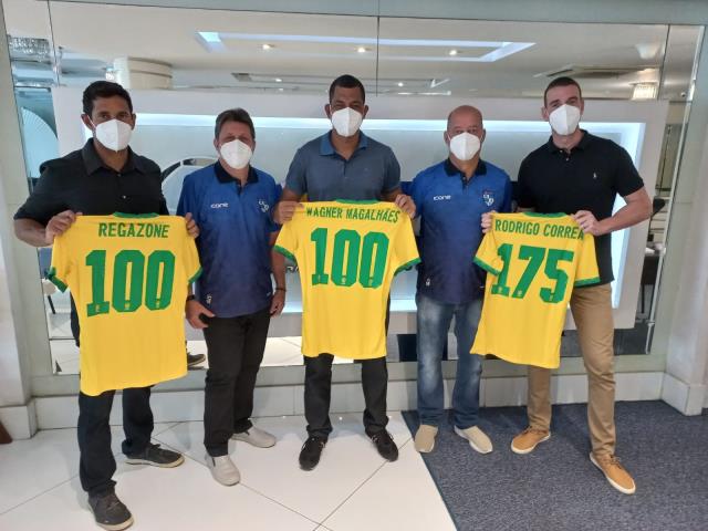 Árbitros da FERJ recebem homenagem da CBF