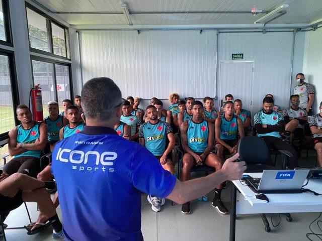 Vasco recebe palestra da Comissão de Atbitragem da FERJ