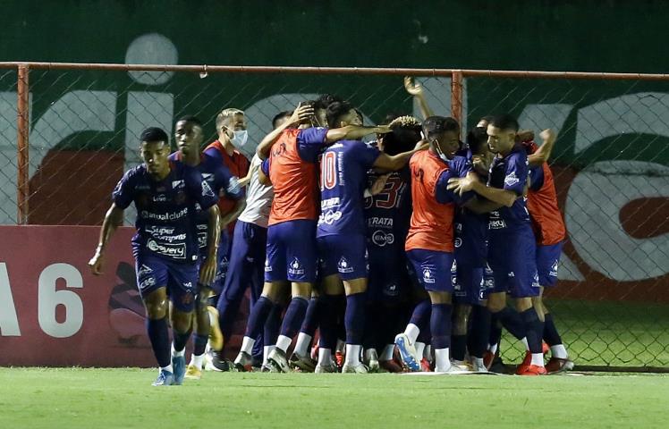 Bangu surpreende o Flu no Luso Brasileiro