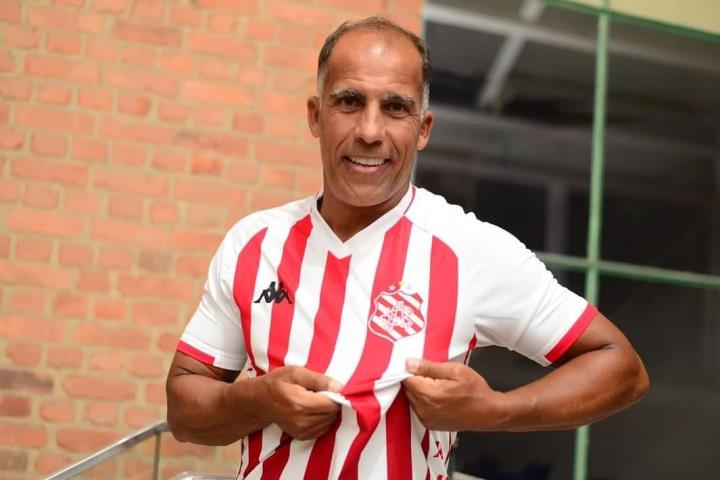 Bangu apresenta nova camisa