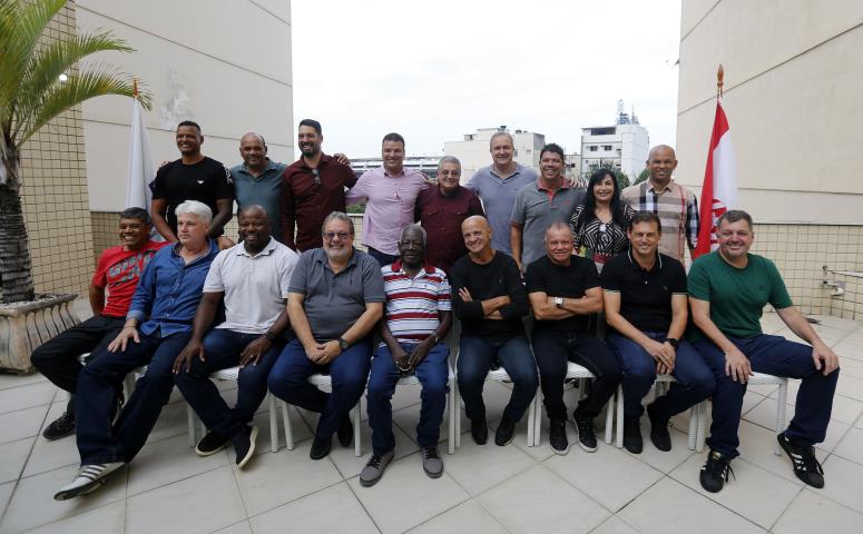 A história do futebol: Gerações do Bangu em encontro na FERJ