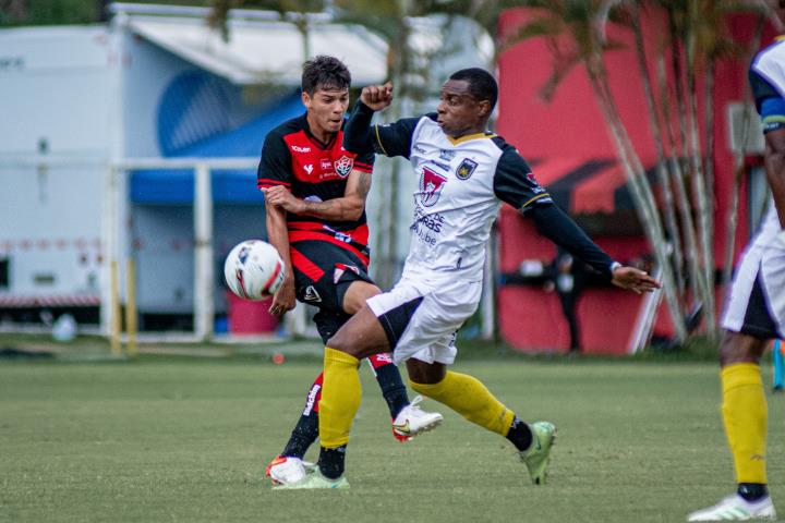 Voltaço bate o Vitória-BA e entra no G8