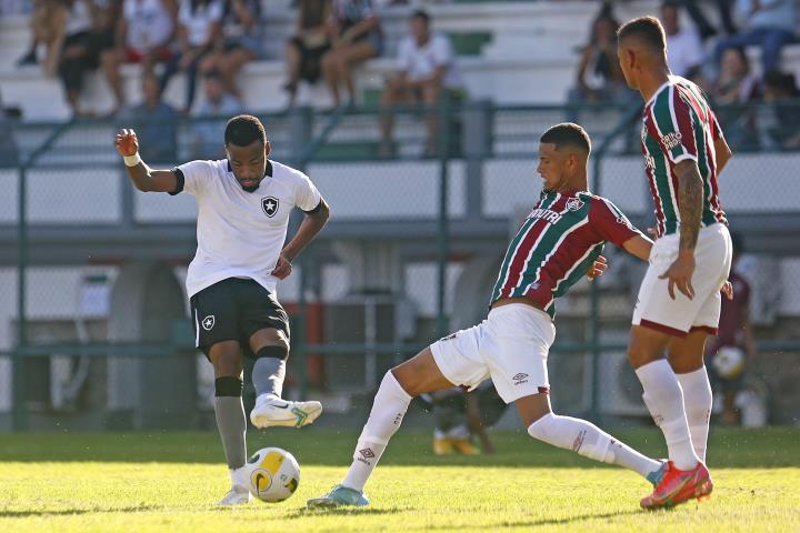 Tudo igual no Clássico Vovô dos Aspirantes