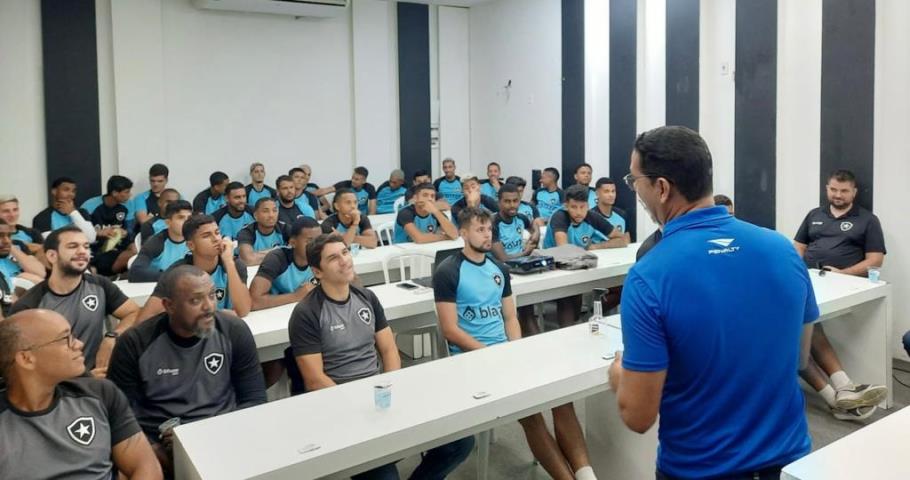 Botafogo e Bangu recebem palestras da Arbitragem