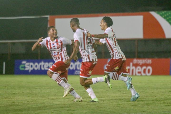 Bangu vence de novo e segue invicto