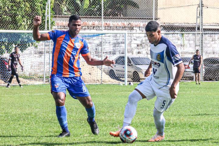 Duque de Caxias vence e dorme na ponta da B1