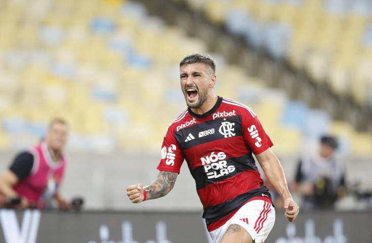 Fla dá "olé" e cola nos líderes do Brasileirão