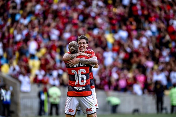 Em dia de despedidas, Fla vence e fica perto de garantir vaga no G4