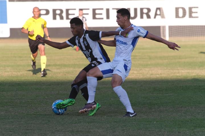 Resende vence e fica a dois pontos do G4 na Série D