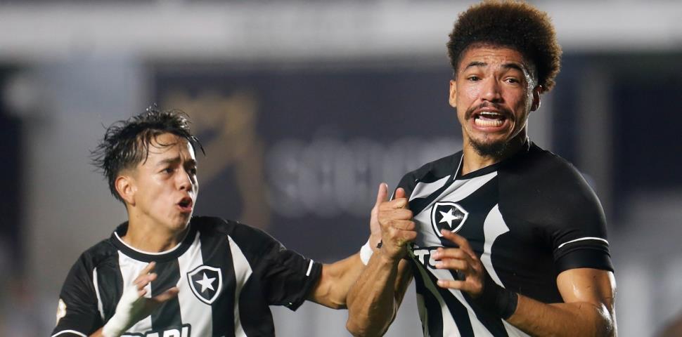 Botafogo arranca empate na Vila e segue disparado na ponta