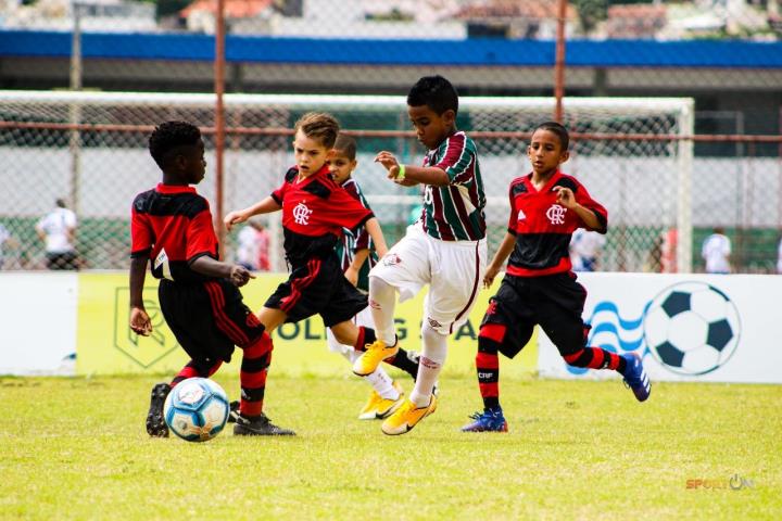 A bola vai rolar para a criançada