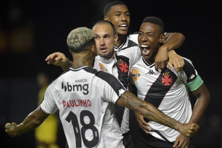 Vasco assume a ponta do Cariocão