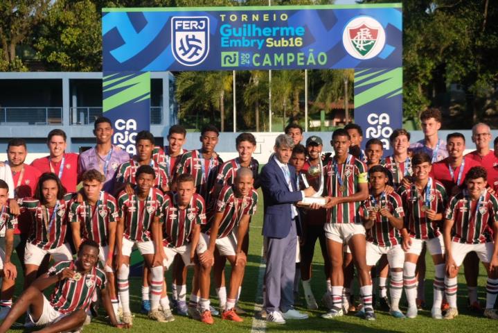 Moleques de Xerém são campeões do Torneio Guilherme Embry