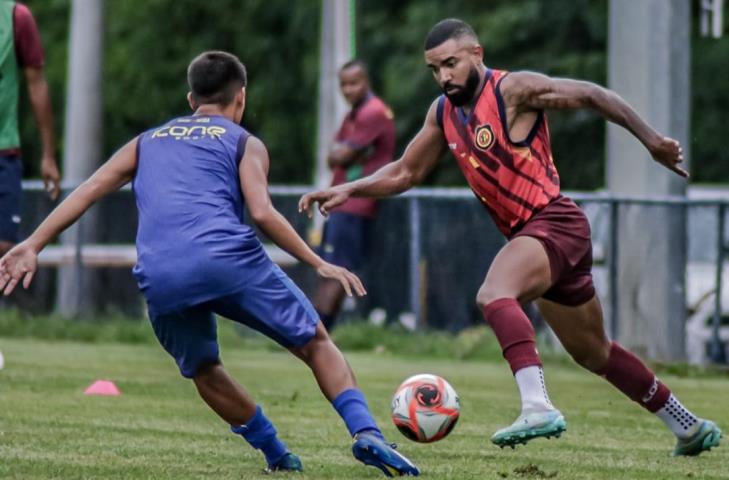 Profissionais e Sub-20 do Madureira se enfrentam em atividade