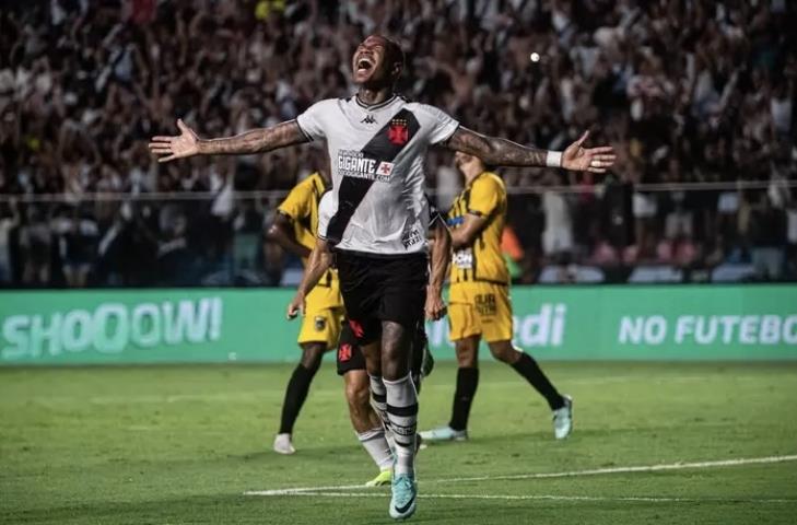 Vasco ganha novamente e fica perto da classificação