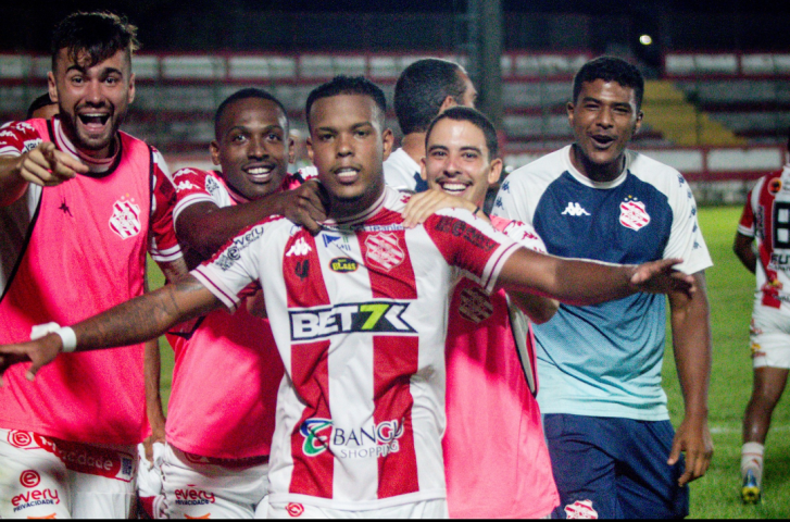 Canhota marca 2 vezes e Bangu vira sobre o Madureira