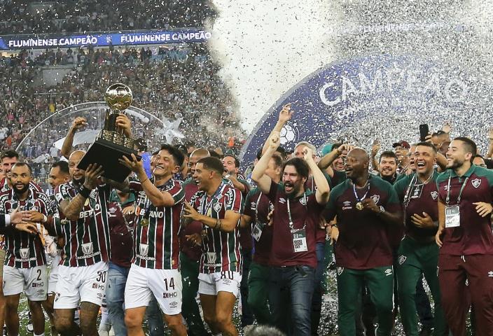 Arias brilha e Fluminense conquista a Recopa Sul-Americana