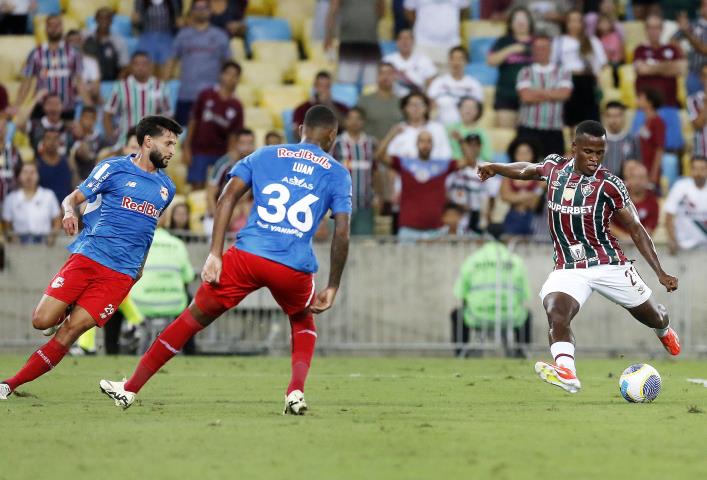 Flu começa o Brasileirão com empate